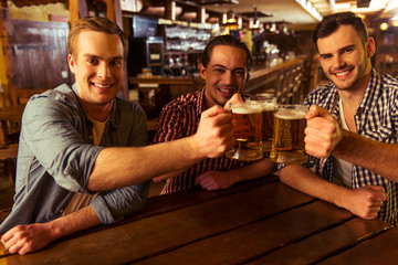 Men in pub