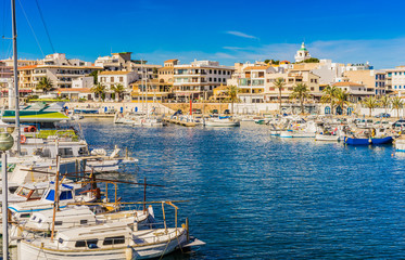 Fototapeta na wymiar Mittelmeer Hafen Boote Insel Balearen
