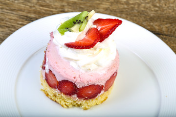 Cake with strawberry
