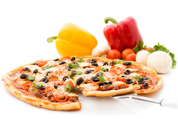 Pizza with ham, pepper and olives