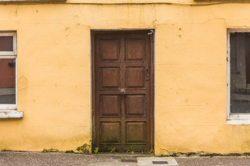 Fototapeta na wymiar 古いドア　Old door