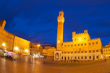 Fototapeta premium Piazza del Campo with Palazzo Pubblico