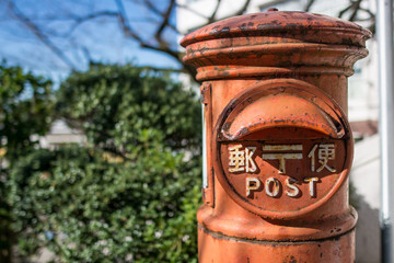 Fototapeta na wymiar 日本の古い郵便ポスト