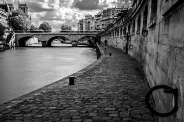 Frankreich, Paris, Seineufer am Quai de Montebello