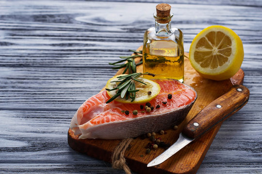 Raw salmon with lemon and rosemary