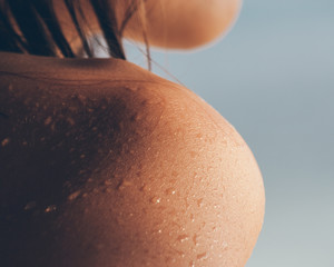 Wet shoulder of a young woman - obrazy, fototapety, plakaty
