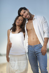 Naklejka premium happy couple in love on beach,selective focus