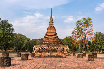 Obraz premium Wat Sorasak in Sukhothai hstorical park