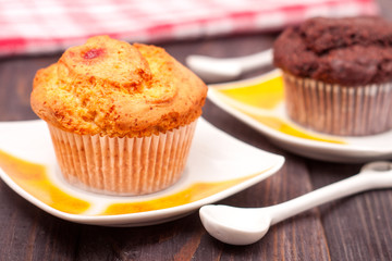 Cupcakes with tea on black wooden background