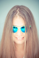 Beautiful young woman with sunglasses