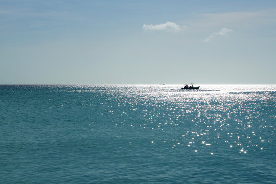 Boating under the sun on the beah