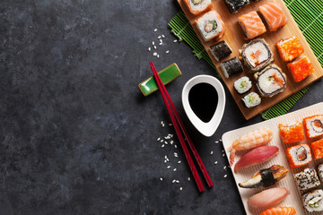 Obraz na płótnie Canvas Set of sushi and maki