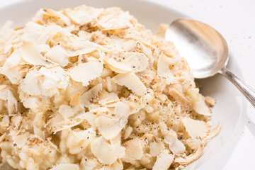 Gehobelter Käse auf Valone Nano Risotto Reis