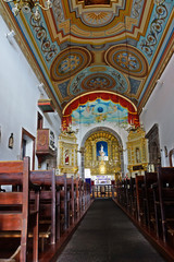 Fototapeta na wymiar prunkvoller Altar in der Pfarrkirche Porto Moniz