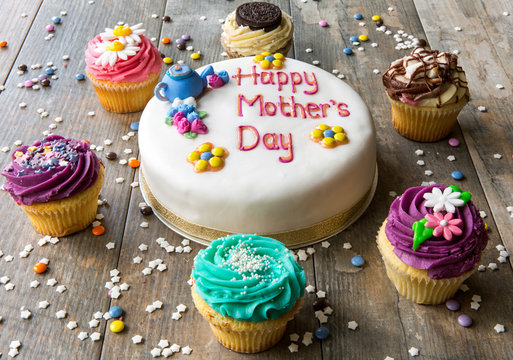 Muttertags Cupcakes und Kuchen