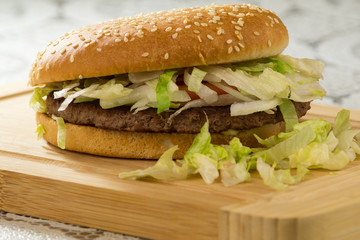 Hamburger e patatine, hamburger fast food, panino, sandwitch, panino e patatine fritte