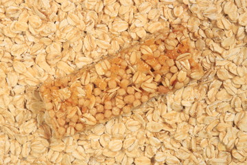 Müsliriegel und Haferflocken