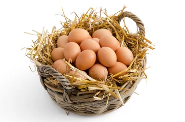 Fotobehang Braune Eier im Korb © emuck