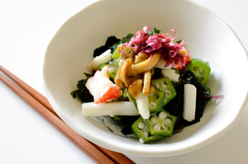 ネバネバ野菜と海藻のサラダ
