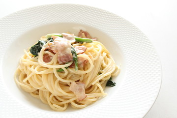 homemade bacon pork and spinach spaghetti