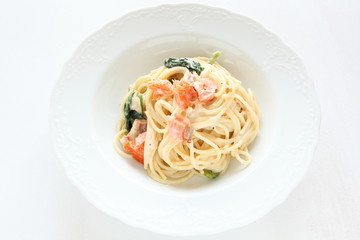 Homemade salmon and spinach spaghetti
