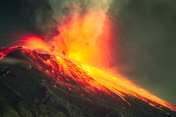 A devastating volcanic eruption shakes Tungurahua, causing a catastrophic disaster with explosive explosions and rivers of flowing lava.