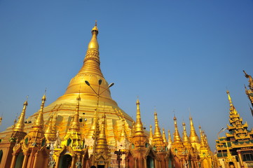 Fototapeta premium Shwedagon Pagoda in Yangon, Myanmar