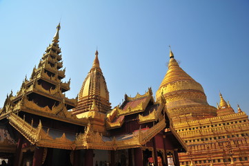 Fototapeta na wymiar Shwezigon Pagoda in Bagan, Myanmar