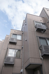 住宅　マンション　設備　エアコン室外機　東京都心　ワンルームタイプ　施工例