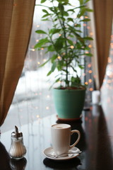 Чашка кофе на столе