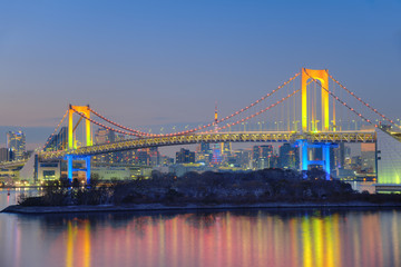 東京　レインボーブリッジのライトアップ　東京の夜景