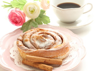 Cinnamon bun and coffee