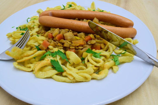 Sp&auml;tzle mit Linsen und W&uuml;rstchen