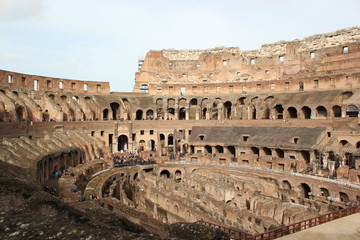 Fototapeta na wymiar Das weltberühmte Kolosseum in Rom (Antike)