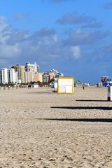 Obraz premium MIAMI BEACH, BUILDINGS AND CAB RANGE 