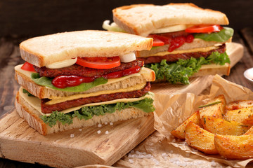 Sandwich with beef, vegetables and baked potatoes.