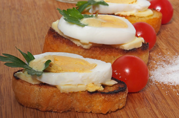 Fresh toast sandwiches with egg