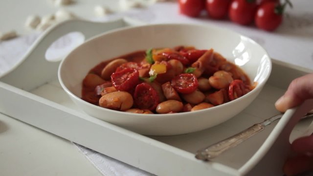 dish of stewed beans 