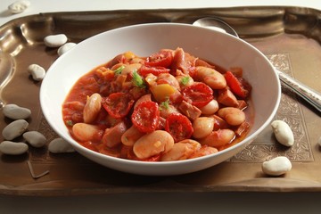 dish of stewed beans 