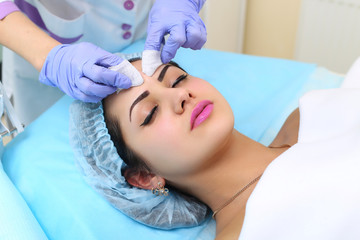 Obraz na płótnie Canvas Professional cleansing of acne in a beauty salon.