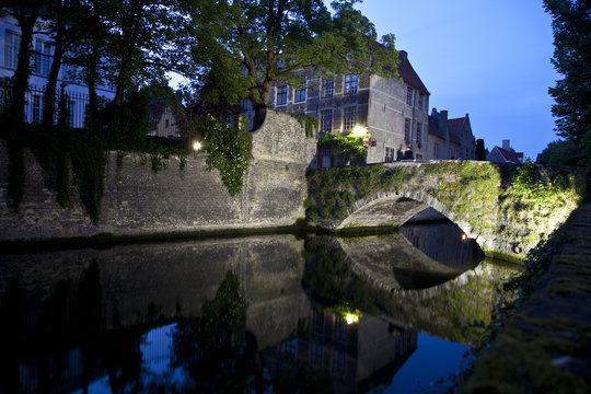 Meebrug gridge over Groenerei at night, Groenerei, Bruges, West Flanders, Belgium, Europe
