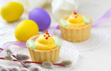  Spring chicken cupcakes with Easter eggs