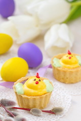  Spring chicken cupcakes with Easter eggs