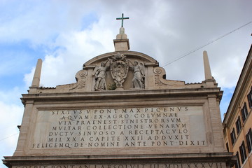 Fototapeta na wymiar Rom: Detail der Fassade des berühmten Brunnen Fontana Paola (Italien)