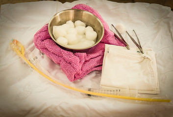 forceps is sterile tool which clamp conton in the hospital