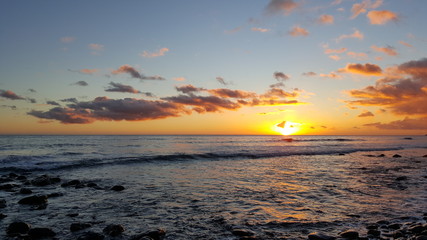 Obraz premium Zachód słońca i morze