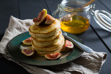 Pancakes with honey and figs