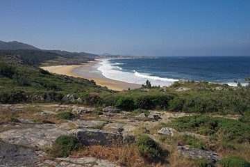 Sandstrand in der Bucht von Castro de Barona Galicien