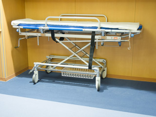 病院 担架