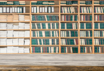 An empty tabletop in the library